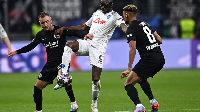 Mg Francoforte (Germania) 21/02/2023 - Champions League / Eintracht-Napoli / foto Matteo Gribaudi/Image Sport
nella foto: Victor Osimhen-Mario Gotze-Djibril Sow